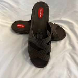 NWOT Okabashi Cross Strap Slip-on Comfort Sandals